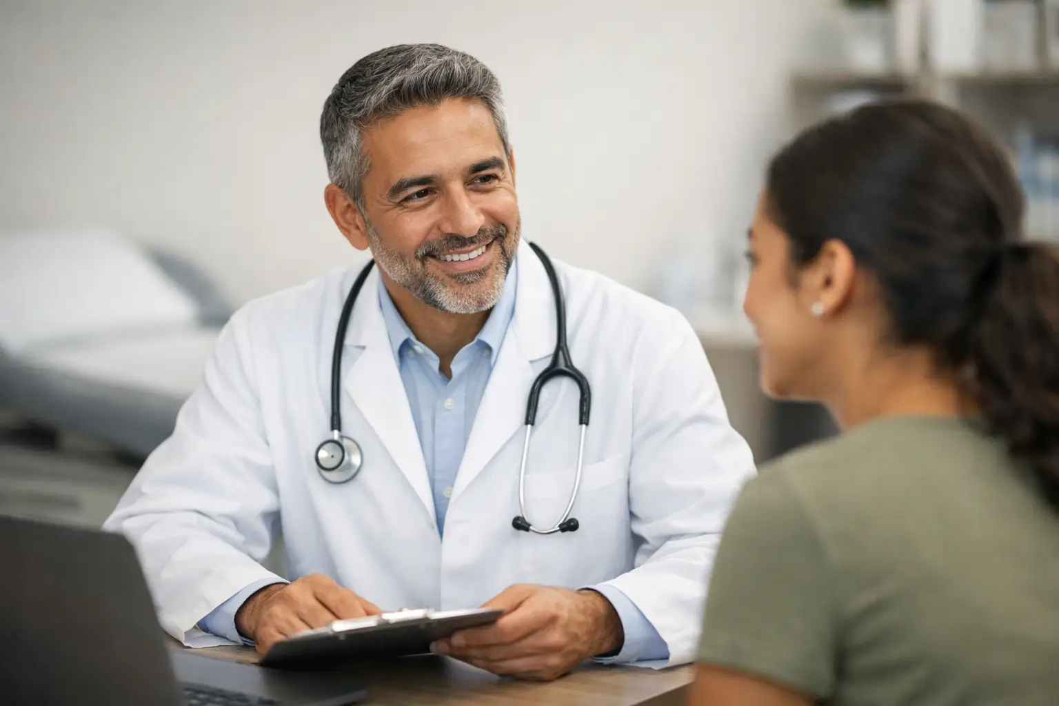 Médico especialista con citas disponibles hoy